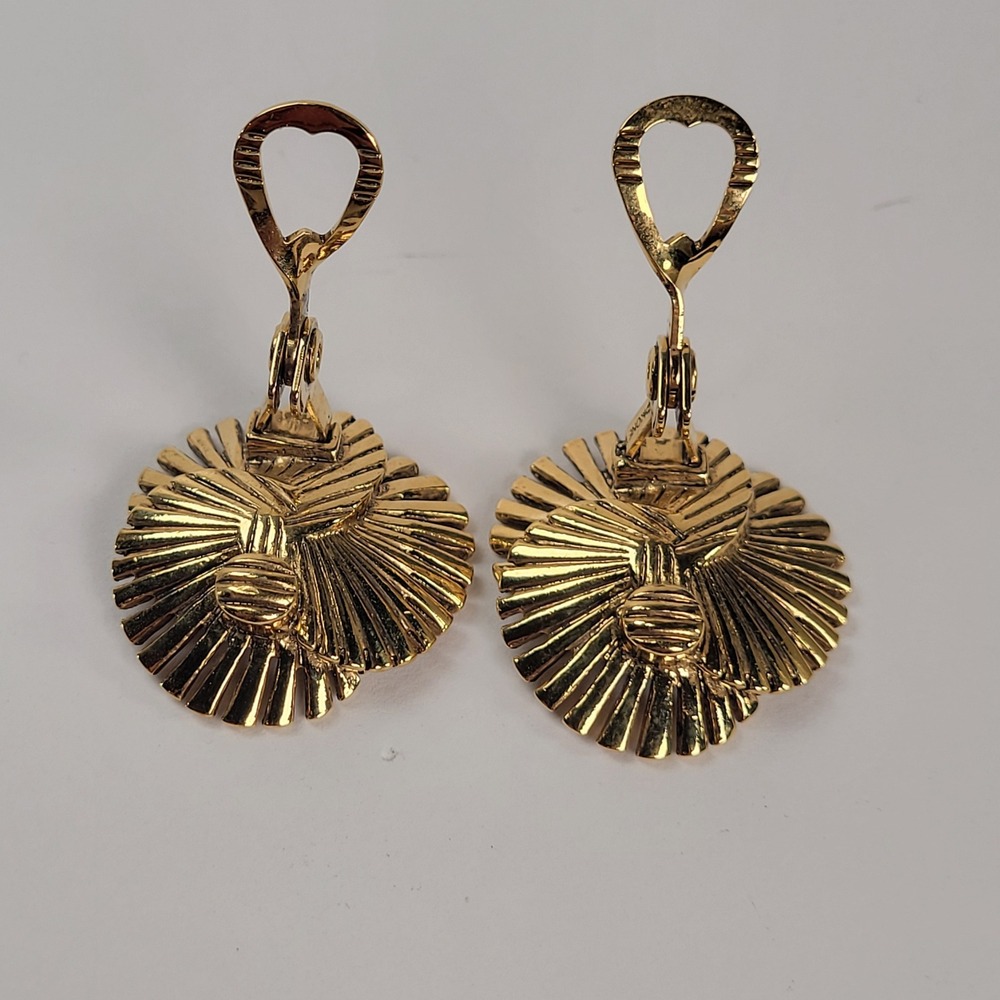 Vintage Monet Gold Tone Spiral Sunburst Clip On Earrings Cognac Rhinestone NOS - Picture 4 of 8
